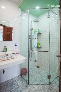 Toilet nhà phố Quận 7 Bán nhà 4 tầng Tân Quy, Quận 7, sổ hồng, đầy đủ nội thất, cách MT Nguyễn Thị Thập 400m