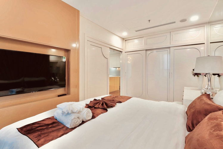 Căn hộ Vinhomes Central Park, Quận Bình Thạnh Căn hộ Vinhomes Central Park tầng 14 cửa hướng Tây Bắc, đầy đủ nội thất.