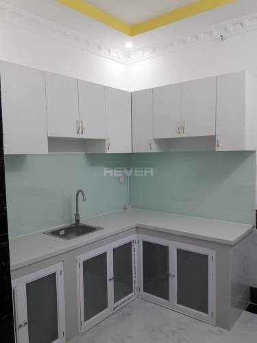 Nhà phố Huyện Nhà Bè Nhà phố cách chợ Phú Xuân 1.5km, cửa hướng Tây Nam thoáng mát.