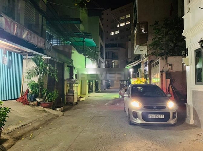 Đường trước nhà phố Quận Bình Thạnh Nhà phố hẻm xe hơi quay đầu đường Nguyễn Xí, khu dân cư đông đúc.