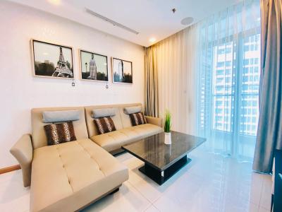 Phòng khách căn hộ VINHOMES CENTRAL PARK Căn hộ Vinhomes Central Park đầy đủ nội thất diện tích 80m².
