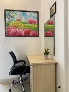 Bàn làm việc Căn hộ The Gold View hướng ban công đông bắc đầy đủ nội thất diện tích 80.95m²