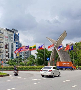 Đường trước nhà phố Quận Tân Bình Nhà phố gần cổng chào vào sân bay Tân Sơn Nhất, diện tích 130m2 nội thất cơ bản.