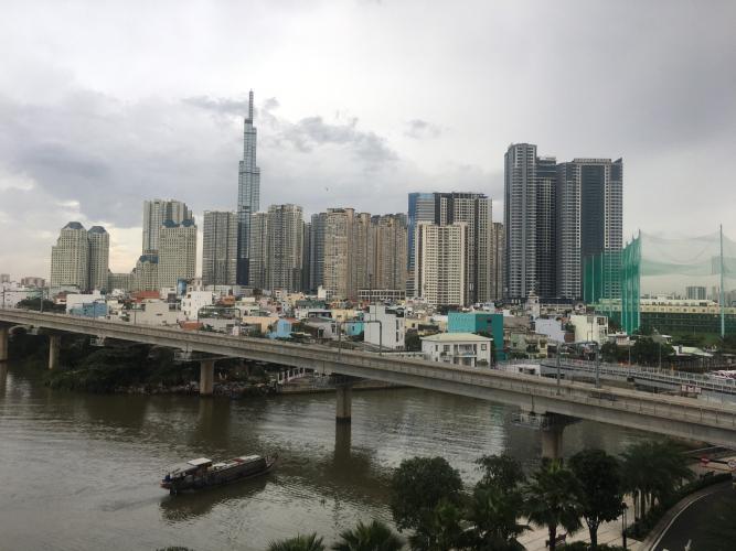 View ban công Vinhomes Golden River, Quận 1 Căn hộ Vinhomes Golden River view sông và thành phố thơ mộng.