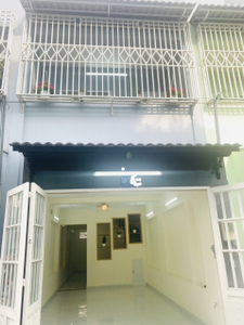 Mặt tiền nhà phố Quận Thủ Đức Nhà phố thiết kế 1 trệt, 2 lầu diện tích 56m2, cửa hướng Đông Nam thoáng mát.
