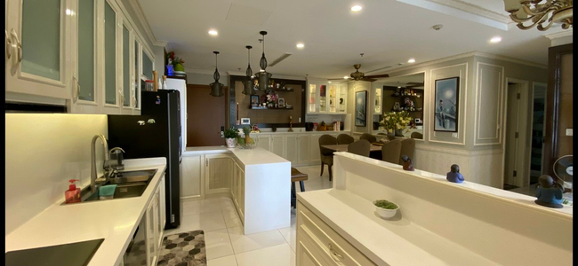 Căn hộ Vinhomes Central Park, Quận Bình Thạnh Căn hộ Vinhomes Central Park ban công rộng rãi, đầy đủ nội thất.