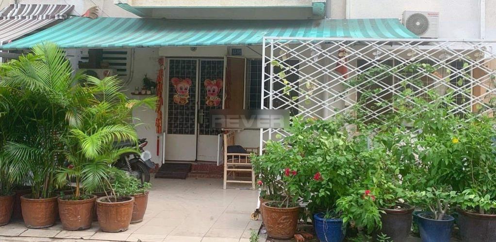 Chung cư 189b Cống Quỳnh Tầng trệt chung cư 189B Cống Quỳnh có sân trước nhà rộng 40m2.