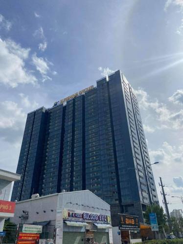 Bên ngoài tòa nhà Sunshine City Saigon  Bán Office-tel Sunshine City Saigon thiết kế hiện đại, nội thất cơ bản