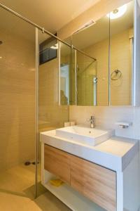 nhà tắm căn hộ  New City Thủ Thiêm  quận 2 Căn hộ New City Thủ Thiêm, view nội khu thoáng mát