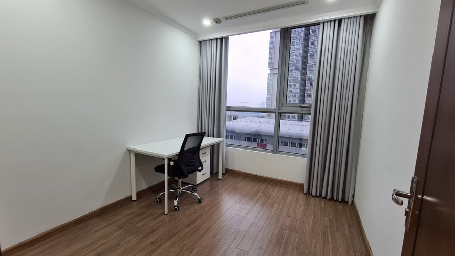 Căn hộ Vinhomes Central Park, Quận Bình Thạnh Căn hộ Vinhomes Central Park tầng 7 thiết kế 4 phòng ngủ, đầy đủ nội thất.