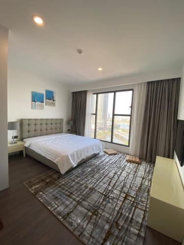 Phòng ngủ Saigon Royal Quận 4 Căn hộ Saigon Royal tầng trung, view sông Sài Gòn mát mẻ.