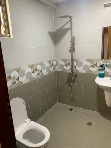 Nhà vệ sinh Saigon South Residence Căn hộ Saigon South Residence tầng 12 thiết kế hiện đại, có ô để xe hơi.
