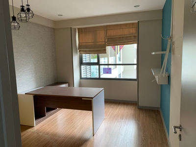 Officetel The Gold View ban công thoáng mát, đầy đủ nội thất.