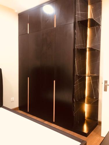 tủ đồ căn hộ sài gòn mia Bán căn hộ nội thất đầy đủ Saigon Mia, view thành phố mát mẻ