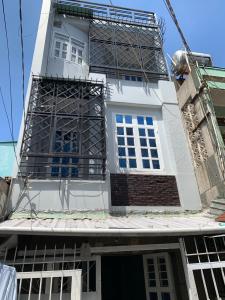 Nhà phố Quận 6 Nhà phố hướng Tây kết cấu 1 trệt 3 lầu, nằm trong khu dân cư văn minh.