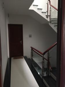 Nhà phố Quận 9 Nhà phố KDC Hưng Phú kết cấu 1 trệt 3 lầu, có Gara để xe hơi trong nhà.