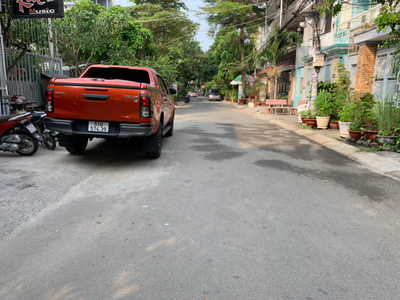 Đường trước nhà phố Quận Tân Phú Nhà phố hẻm xe hơi đường Chế Lan Viên, diện tích 120m2 có sổ hồng riêng.