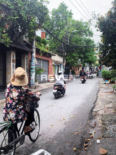 Đường trước đất nền Quận Bình Thạnh Đất nền mặt tiền đường Ngô Đức Kế diện tích 100m2, có sổ hồng riêng.