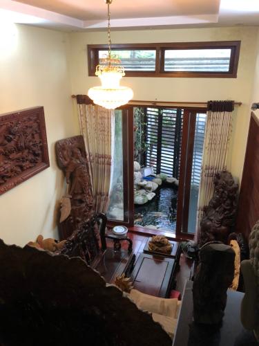 Bên trong nhà phố Phan Huy Ích, Gò Vấp Nhà phố hướng Tây Bắc, có dãy 12 phòng trọ, hẻm xe hơi. 