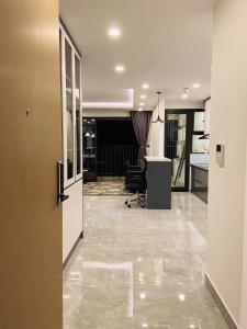 phòng khách căn hộ riviera point Căn hộ Riviera Point tầng cao, đón view sông thoáng mát.