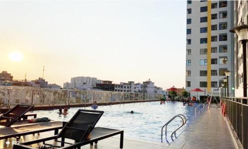 Hồ bơi Viva Riverside, Quận 6 Căn hộ Viva Riverside tầng trung, view tòa nhà cao tầng