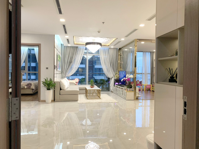 Căn hộ Vinhomes Central Park, Quận Bình Thạnh Căn hộ Vinhomes Central Park tầng 5 thiết kế 4 phòng ngủ, đầy đủ nội thất.