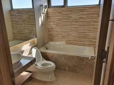 Phòng tắm Urban Hill, Quận 7 Căn hộ Urban Hill tầng trung, nội thất cơ bản.