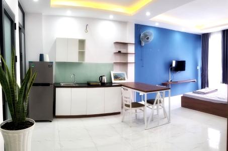 Phòng bếp nhà phố Bình Thạnh Bán nhà mặt tiền quận Bình Thạnh, đầy đủ nội thất, thiết kế hiện đại.