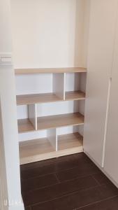 nôi thất căn hộ 3 phòng ngủ the sun avenue Căn hộ The Sun Avenue hướng ban công tây nam đầy đủ nội thất diện tích 109m²