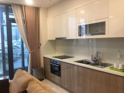 Phòng bếp Vinhomes Golden River, Quận 1 Căn hộ Vinhomes Golden River view sông và thành phố thơ mộng.