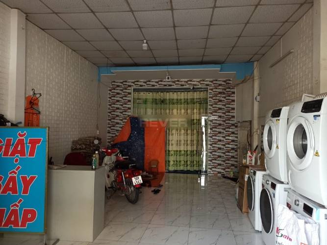 Nhà phố Huyện Hóc Môn Nhà phố diện tích 117.6m2 kết cấu 1 trệt, 1 lầu và sân thượng kiên cố.