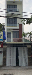 Nhà phố mặt tiền đường Lê Thị Riêng, cửa hướng Đông thoáng mát.