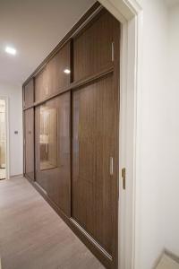 Phòng ngủ Vinhomes Golden River, Quận 1 Officetel Vinhomes Golden River tầng 10 diện tích 77.6m2, không nội thất.