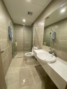 Toilet Vinhomes Grand Park Quận 9 Căn hộ Vinhomes Grand Park nội thất hiện đại, sang trọng.