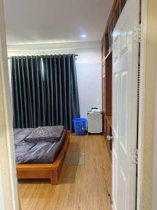 Phòng ngủ Căn hộ The Gold View hướng ban công đông bắc đầy đủ nội thất diện tích 80.95m²