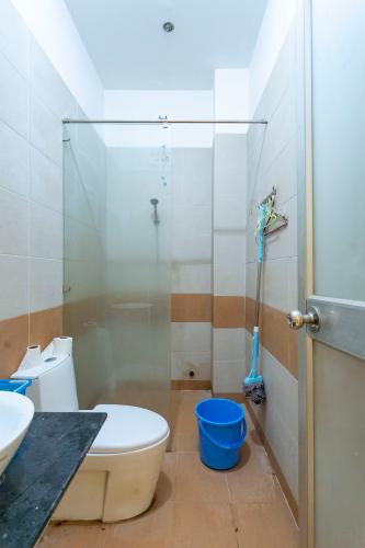 Phòng tắm nhà phố Quận 7 Nhà phố hướng Tây diện tích 4mx15m, hẻm xe hơi quay đầu 5m.