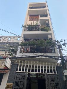 Nhà phố Quận Tân Bình Nhà phố hẻm xe hơi đường Phan Huy Ích, kết cấu đúc 1 trệt 4 tầng kiên cố.