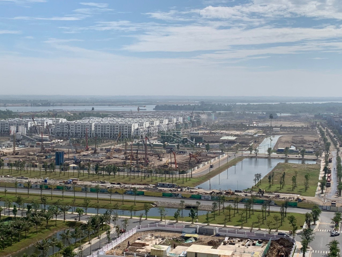 View căn hộ Vinhomes Grand Park, Quận 9 Căn hộ Vinhomes Grand Park tầng 12 ban công rộng rãi, đón gió thoáng mát.