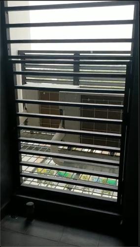 Logia căn hộ Vinhomes Grand Park Căn hộ Vinhomes Grand Park tầng 19 view nội khu, chưa có nội thất.