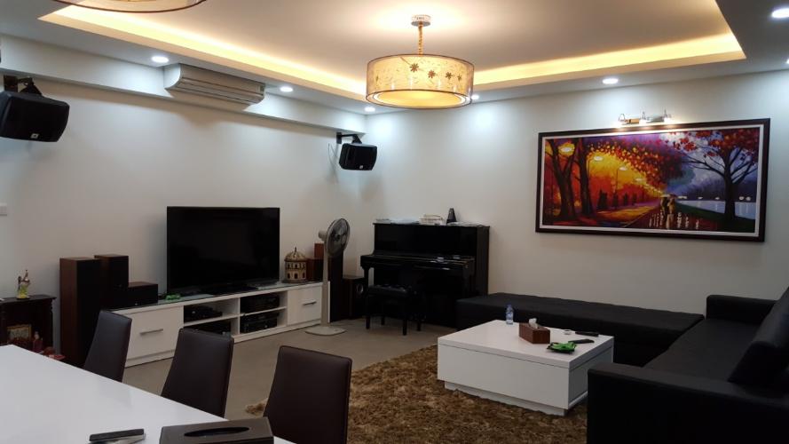 Phòng khách căn hộ Riviera Point Căn hộ Riviera Point tầng cao 4 phòng ngủ, view thành phố sầm uất.