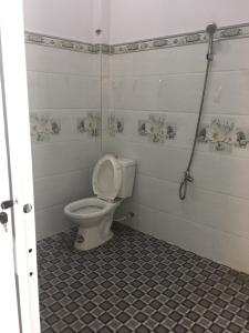toilet Nhà phố quận 4 Bán nhà hẻm Đoàn Văn Bơ, phường 16, Quận 4. Diện tích đất 64.9m2