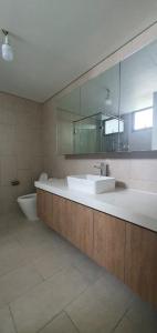 Căn hộ Riviera Point, Quận 7 Căn hộ Riviera Point tầng 17 view hồ bơi thoáng mát, không nội thất.