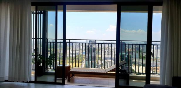 ban công căn hộ Riviera Point Căn hộ Riviera Point tầng 35, view thành phố thông thoáng.