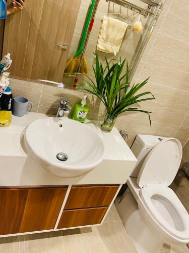 Phòng tắm căn hộ Vinhomes Grand Park, Quận 9 Căn hộ Vinhomes Grand Park view tầng cao nội khu yên tĩnh.