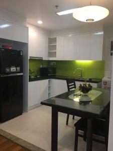 Nhà bếp The Manor Quận Bình Thạnh Căn hộ The Manor tầng trung, đầy đủ nội thất