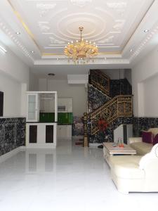 Phòng khách nhà phố Phú Nhuận Bán nhà phố đường Lê Tự Tài phường 4 quận Phú Nhuận, diện tích 45.8m2, đầy đủ nội thất, sổ hồng pháp lý đầy đủ.