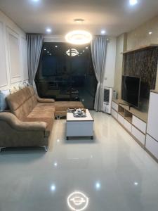 Căn hộ Hado Centrosa Garden , Quận 10 Căn hộ HaDo Centrosa Garden tầng 20 có 3 phòng ngủ, đầy đủ nội thất.