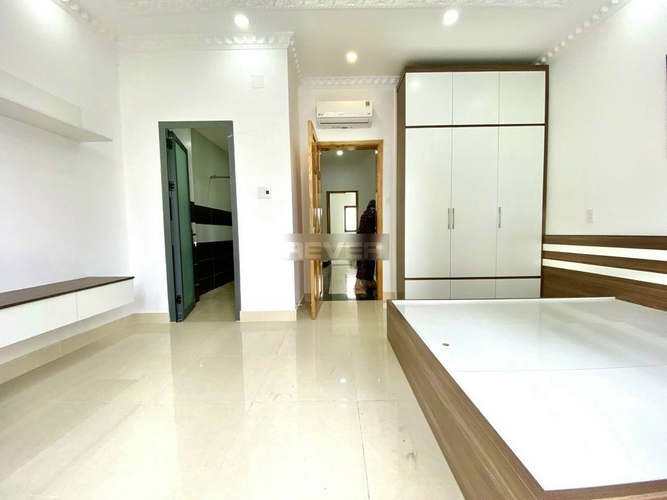 Biệt thự Huyện Nhà Bè Biệt thự tân cổ điển thiết kế 3 tầng và sân thượng kiên cố, đầy đủ nội thất.