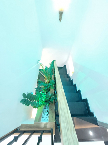 Nhà phố Quận Bình Thạnh Nhà phố thiết kế 1 trệt, 1 lầu đúc kỹ lưỡng, khu nhà lâu cao tầng xung quanh.