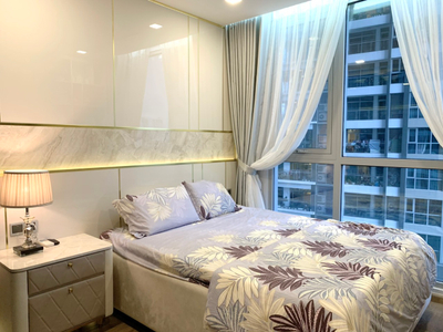 Căn hộ Vinhomes Central Park, Quận Bình Thạnh Căn hộ Vinhomes Central Park tầng 5 thiết kế 4 phòng ngủ, đầy đủ nội thất.